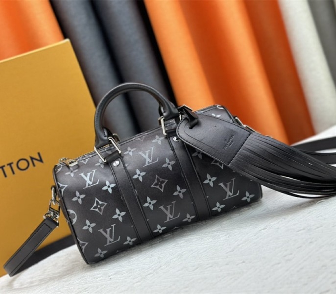 L0vis Vvtt0n Brushed Monogram Keepall Bandouliere 25 City Bag In Black