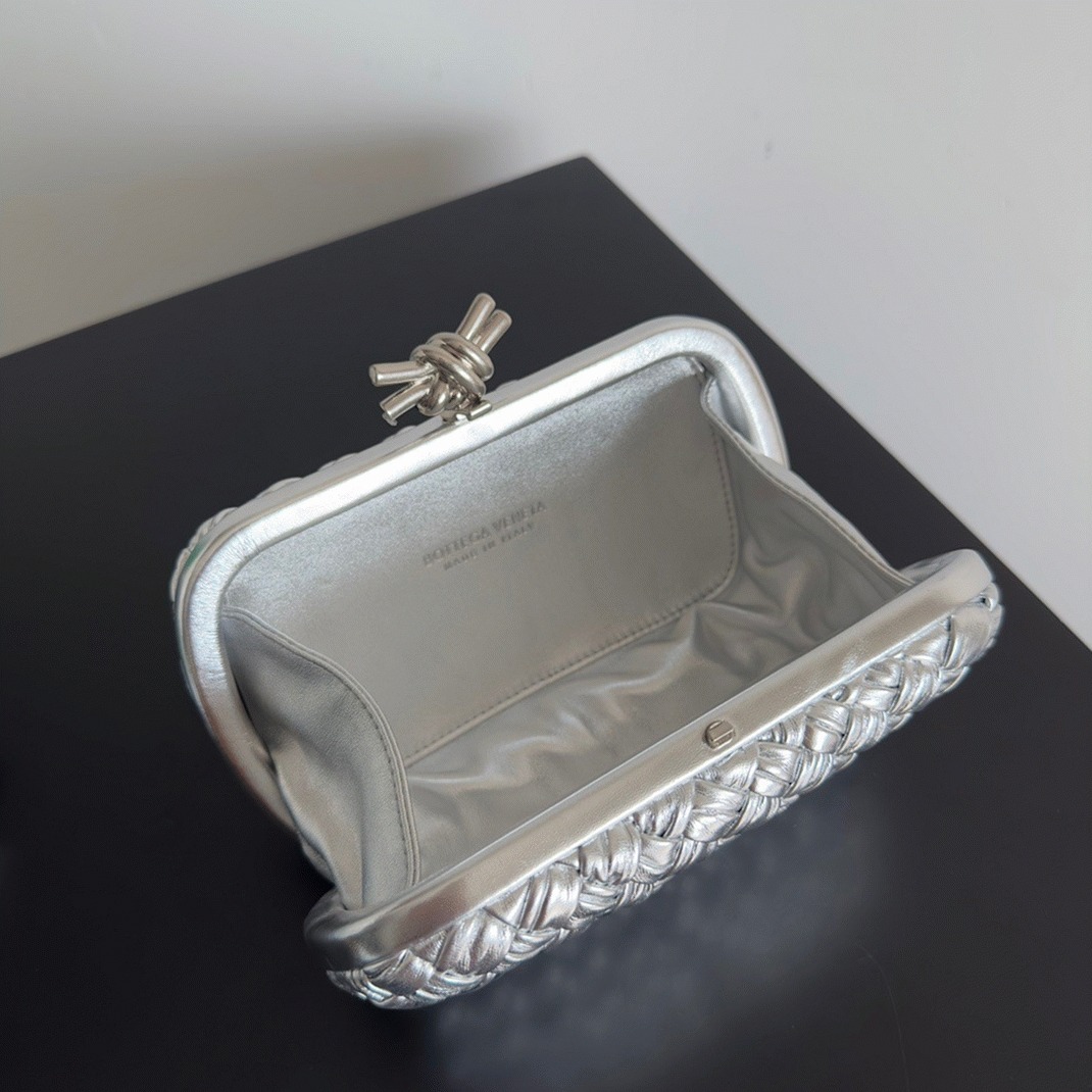 Fake B0tt*ga Ven*ta Knot Minaudiere Clutch Silver Intreccio