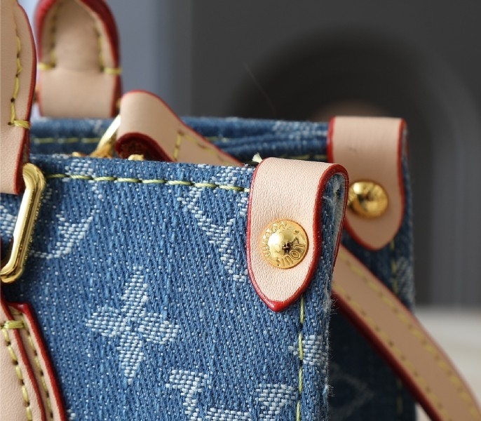 monogram De*1m onthego pm in blue