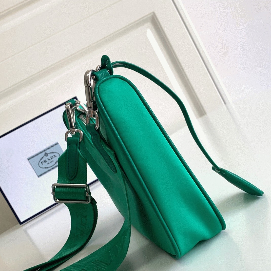 Pra*a Re-Edition Shoulder Bag Replica in Green