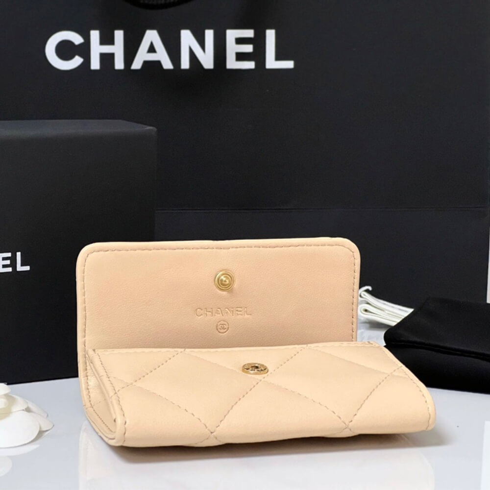 Ch**el 19 flap card holder