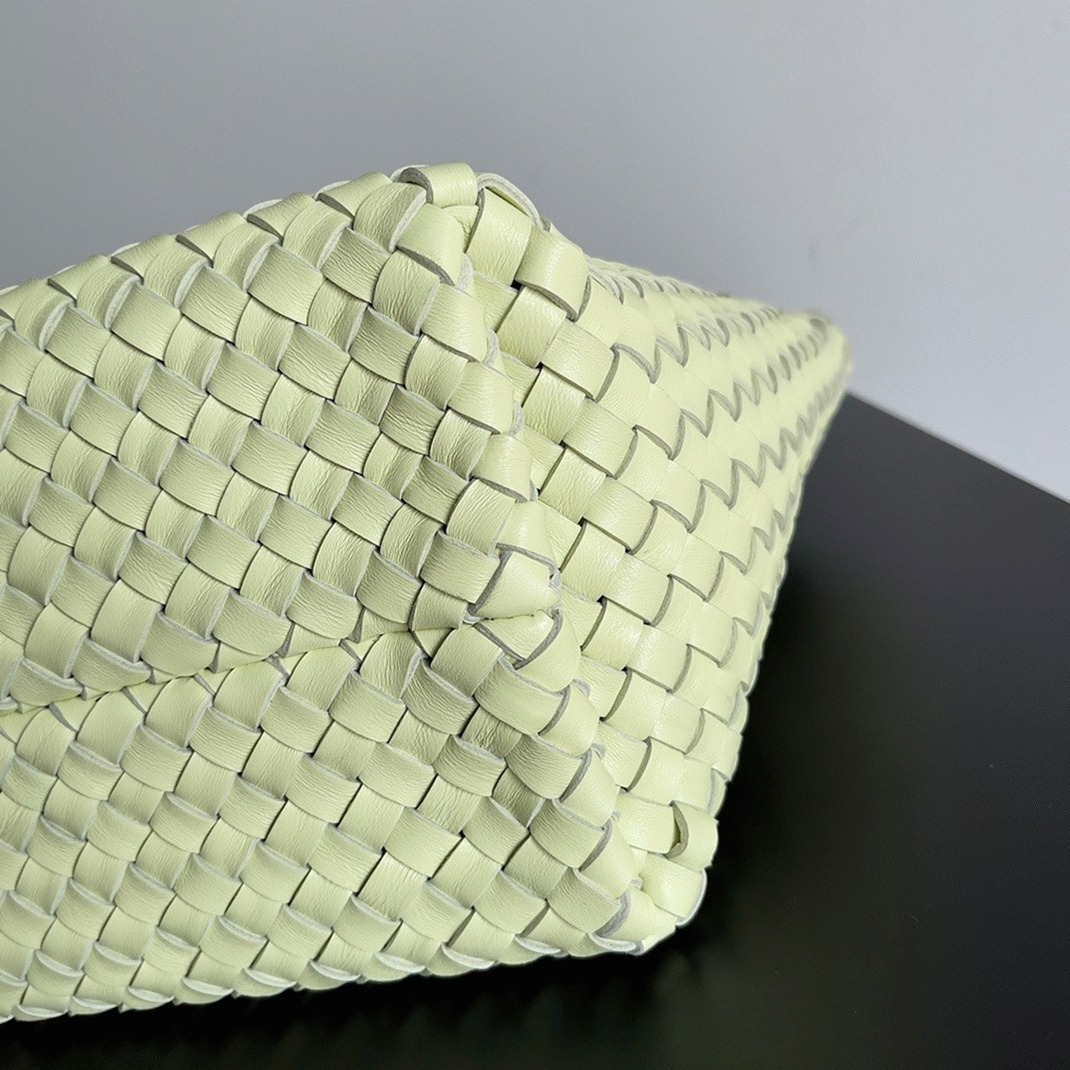 Top Quality Knockoff B0tt*ga Ven*ta Cabat Medium Bag In Lemon Intrecciato Lambskin
