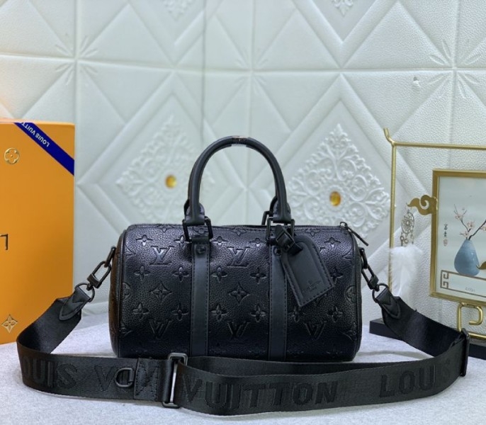 L0vis Vvtt0n Taurillon Monogram Leather Keepall Bandouliere 25 In Black
