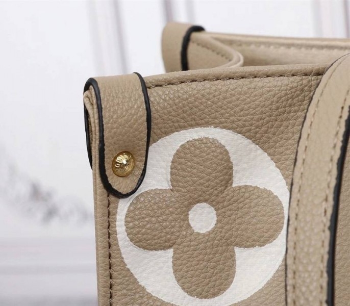 L0vis Vvtt0n Monogram Empreinte OnTheGo MM Tote In Tourterelle Gray