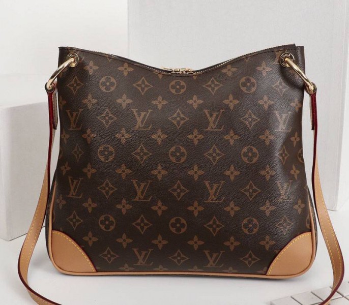 L0vis Vvtt0n Monogram Canvas Odeon MM Bag In Natural