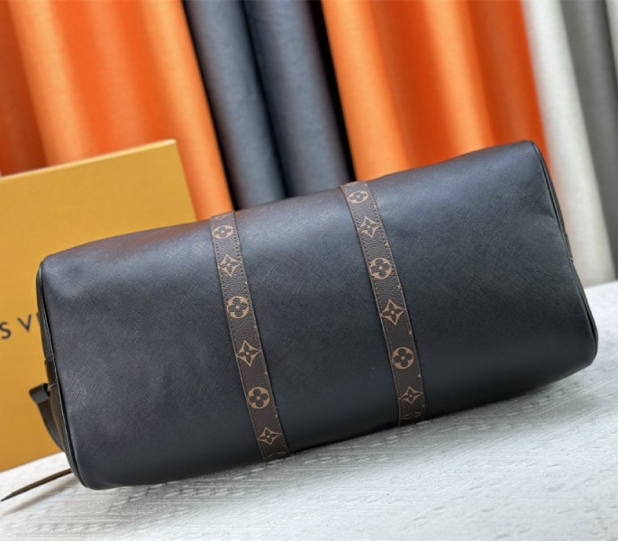 L0vis Vvtt0n Taiga Leather Keepall Bandouliere 45 In Black And Monogram Macassar Canvas