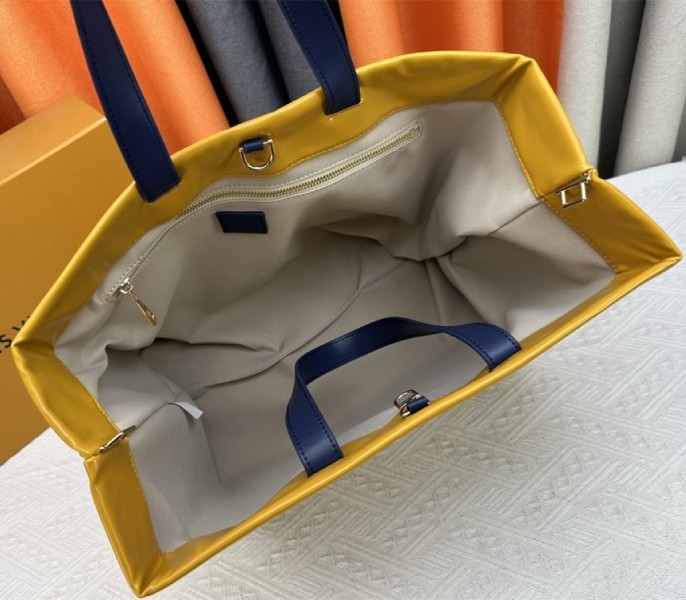 L0vis Vvtt0n Other Leathers Shopper MM Tote In Safran