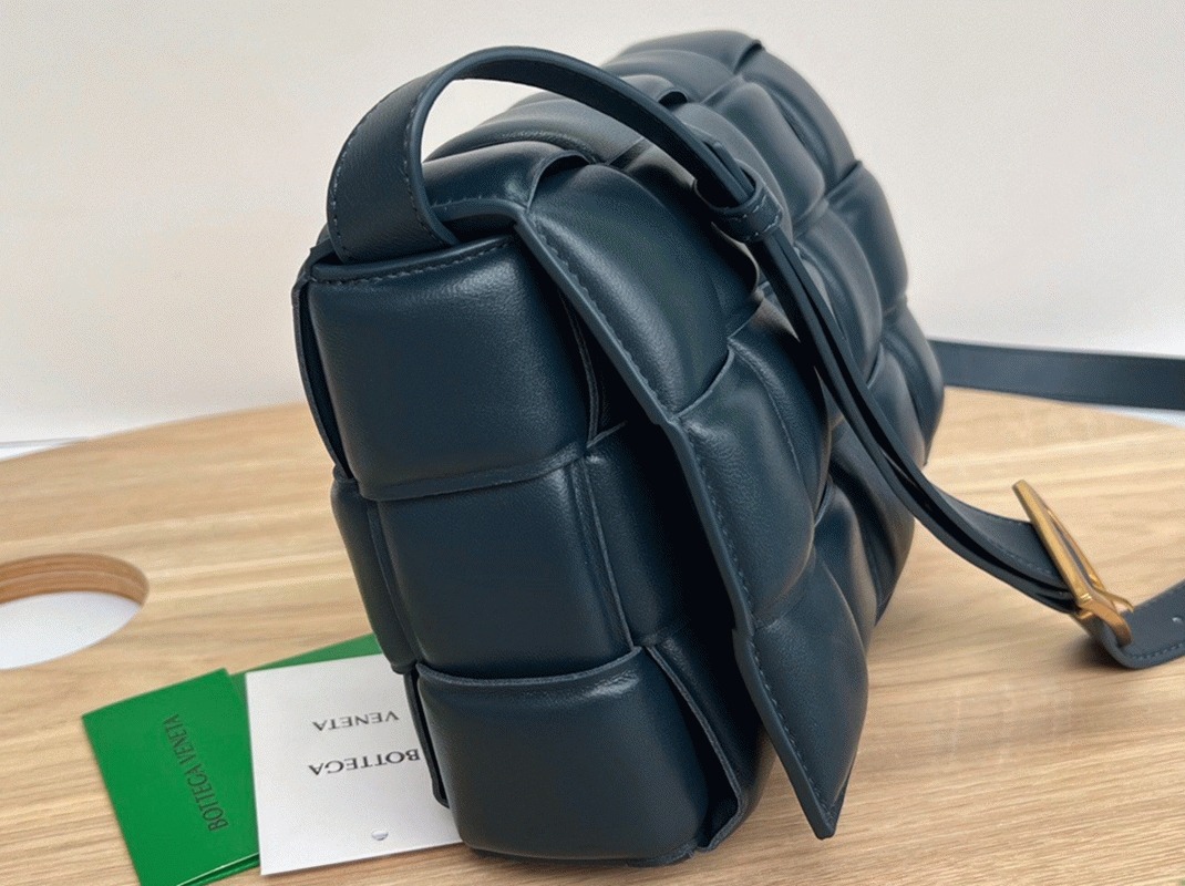 Top Quality Replica B0tt*ga Ven*ta Padded Cassette Bag In Dark Blue