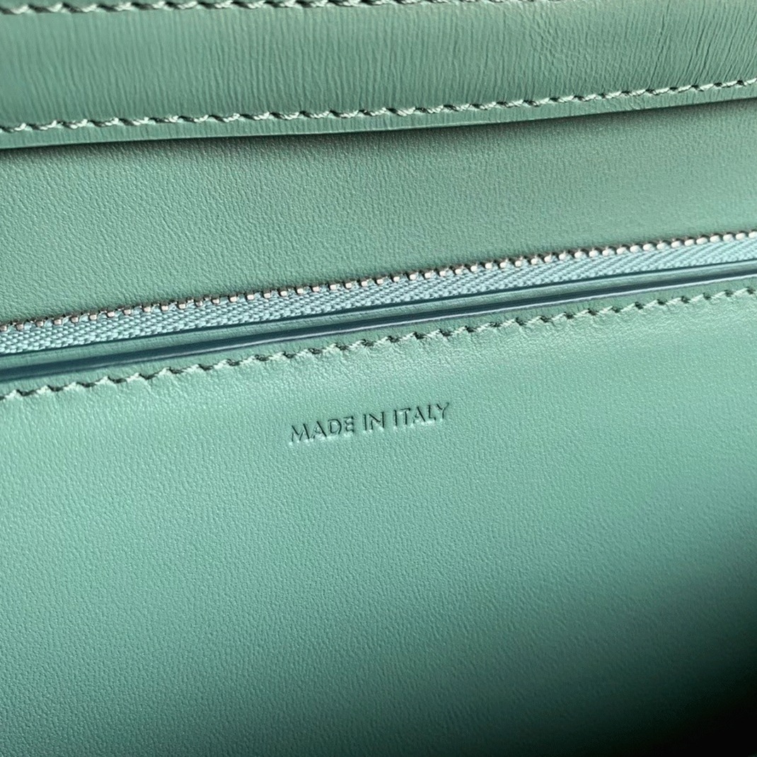 Top Quality Replica Ce1i*e Classic Box Medium Bag In Celadon