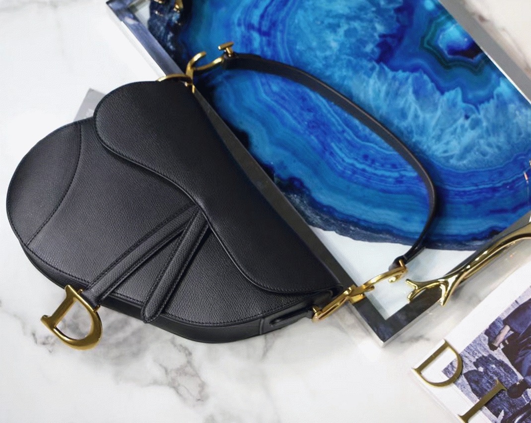 D10r Saddle Bag Fake in Black Grained Calfskin