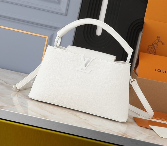 L0vis Vvtt0n Capucines East-West MM Handbag In All Optic White