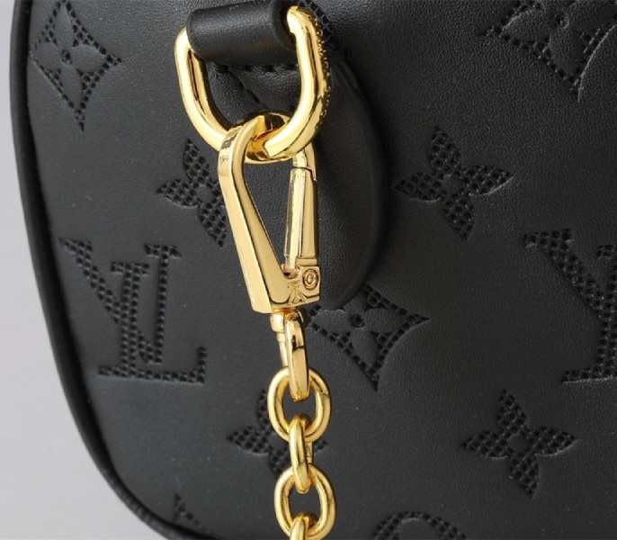 L0vis Vvtt0n Other Leathers Speedy Bandouliere 20 Handbag In Black