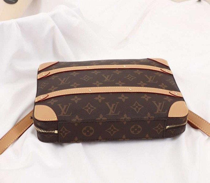 L0vis Vvtt0n Monogram Canvas Soft Trunk Messenger PM Bag