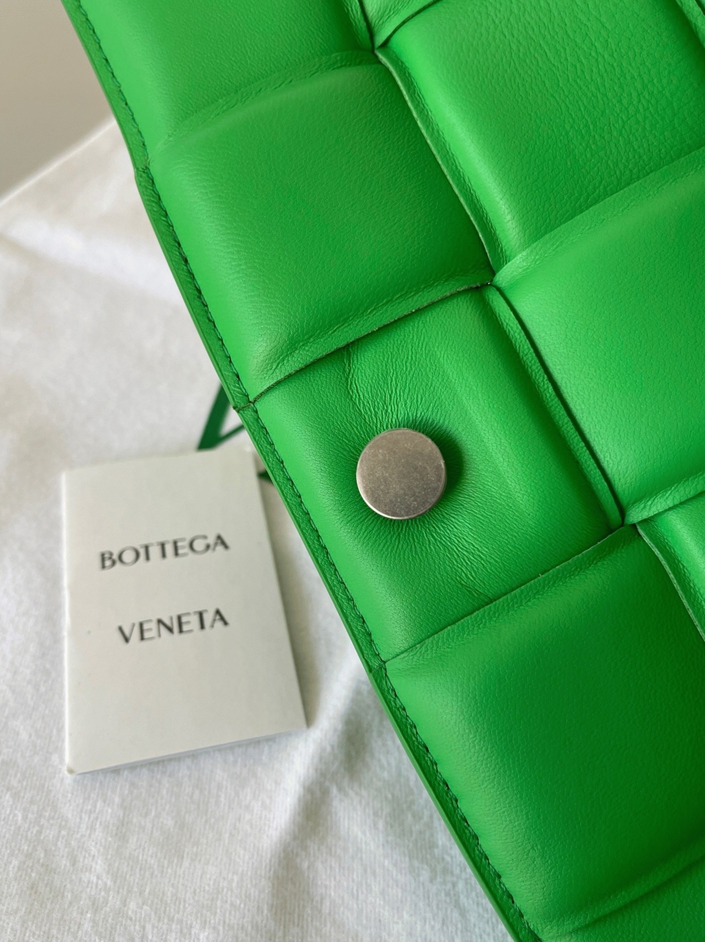 Top Quality Knockoff B0tt*ga Ven*ta Padded Cassette Bag In Parakeet