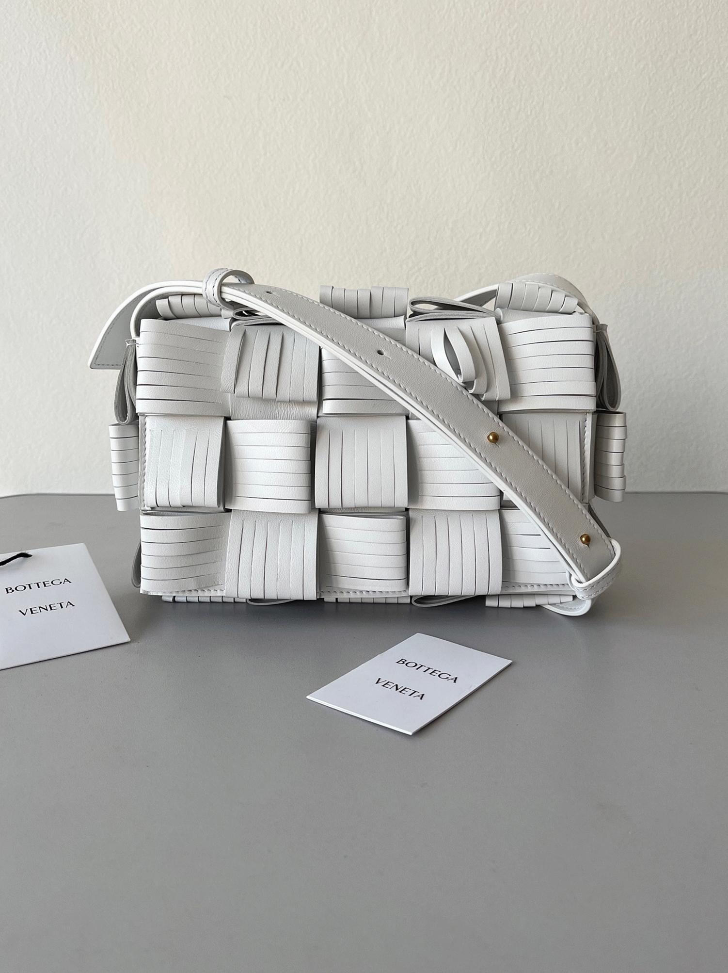 Top Quality Fake B0tt*ga Ven*ta Cassette Fringed Bag In White