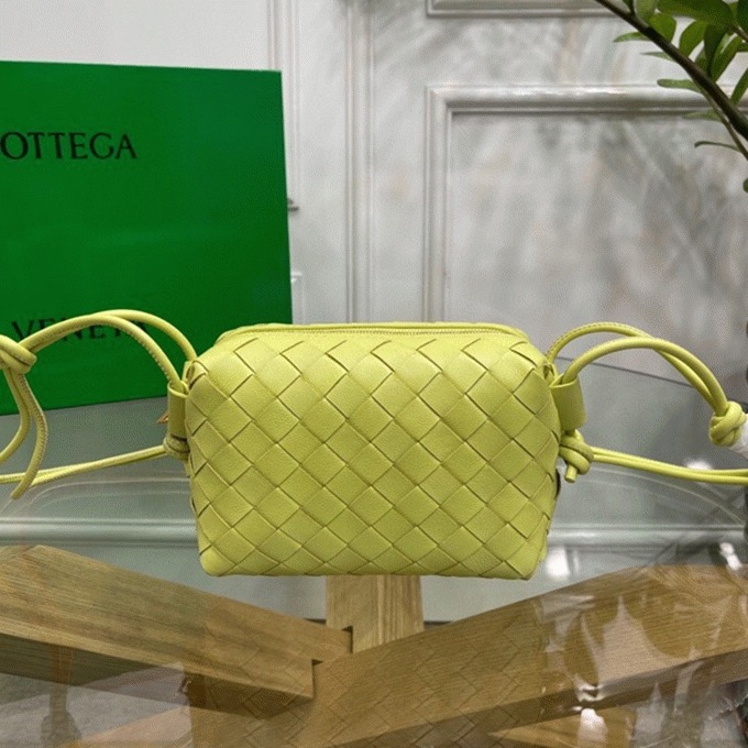 Knockoff B0tt*ga Ven*ta Loop Small Bag Lantern