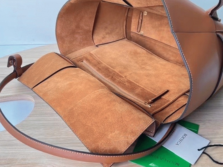 Top Quality Fake B0tt*ga Ven*ta Arco Small Bag In Caramel Intrecciato Calfskin