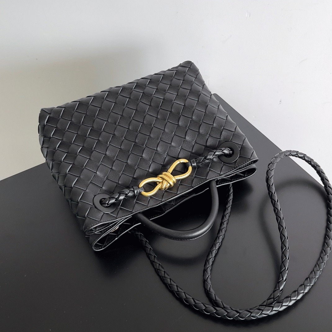 Fake B0tt*ga Ven*ta Small Andiamo Bag Black