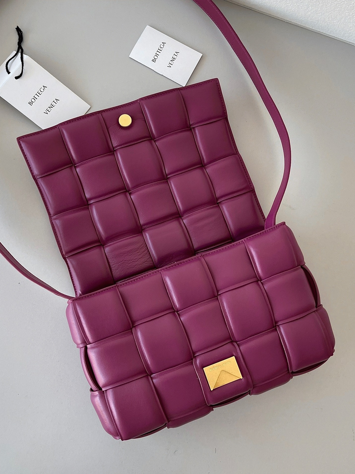 Top Quality Imitation B0tt*ga Ven*ta Padded Cassette Bag In Cinnabar