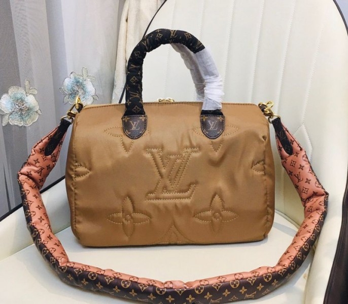 L0vis Vvtt0n Econyl Regenerated Nylon Speedy Bandouliere 30 Handbag In Beige