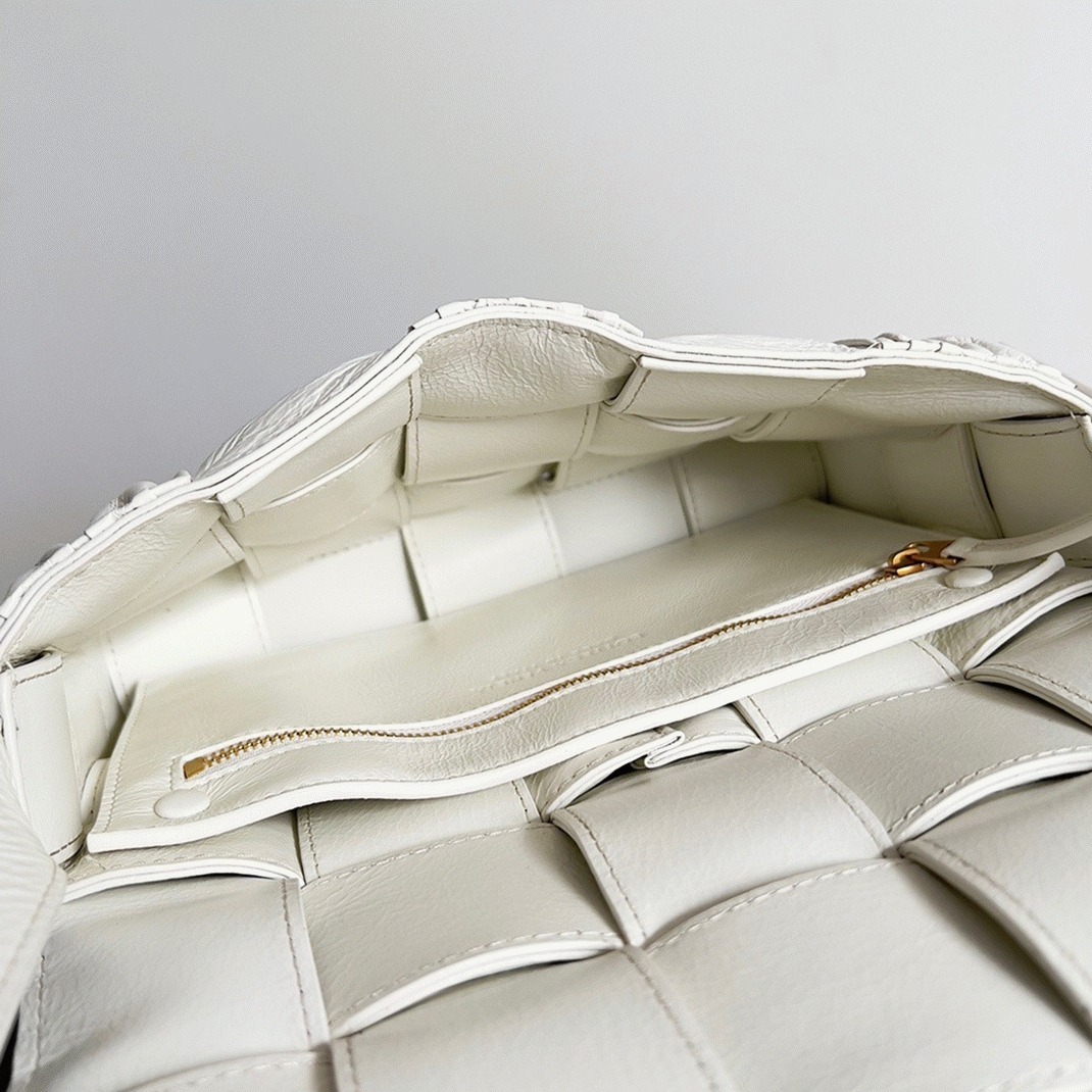 Top Quality Replica B0tt*ga Ven*ta Cassette Bag In White Foulard Intreccio Calfskin