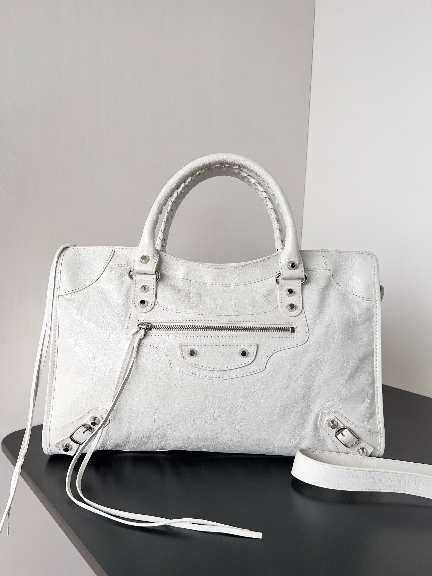 Knockoff Ba1en*iaga Le City Medium Bag White Arena Lambskin