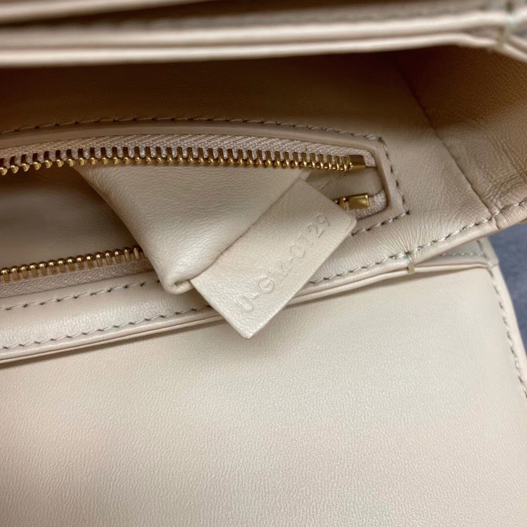 Top Quality Imitation Ce1i*e Triomphe Teen Bag In Nude