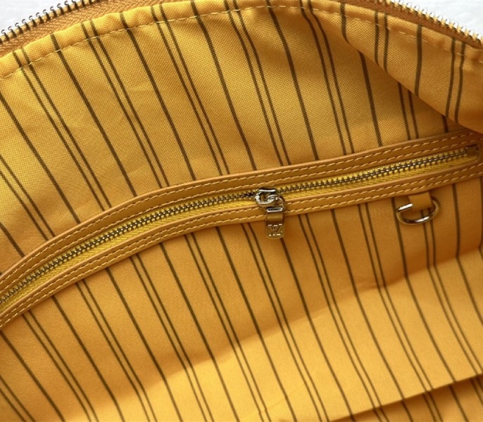 L0vis Vvtt0n Taurillon Leather Keepall Bandouliere 50 In Safran Yellow