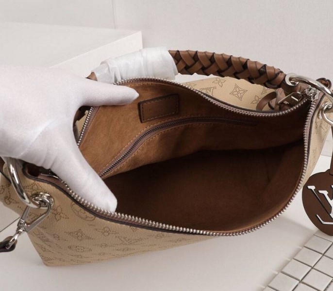 LV Mahina Beaubourg MM Hobo In Beige