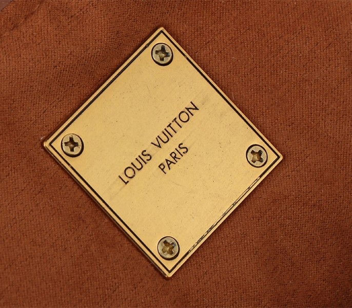 L0vis Vvtt0n Low Key Cabas MM Bag In Cognac Brown