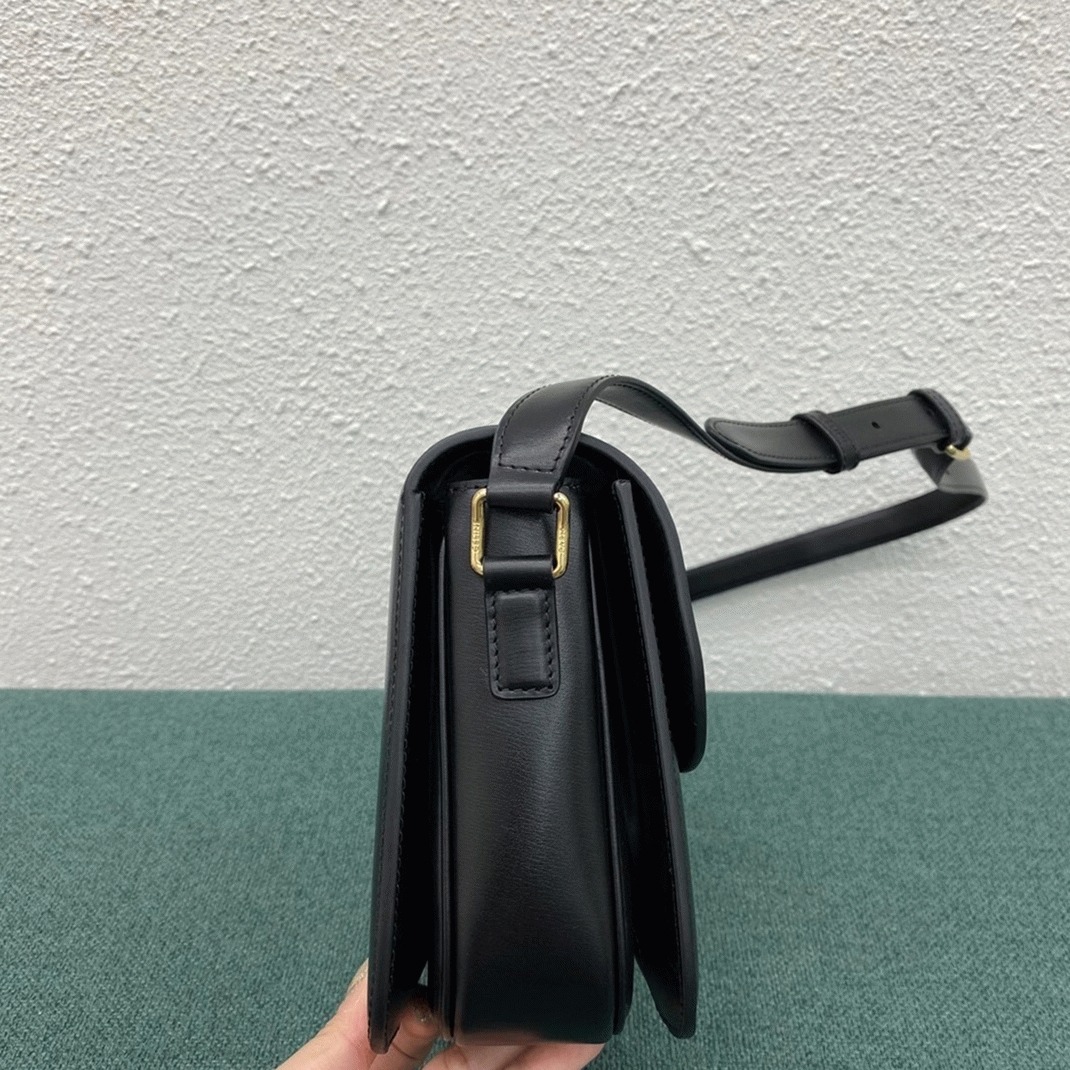 Top Quality Faux Ce1i*e Triomphe Medium Bag In Black