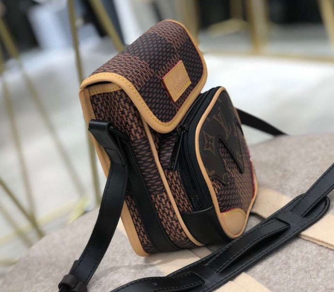 L0vis Vvtt0n Nano Amazone Messenger Bag