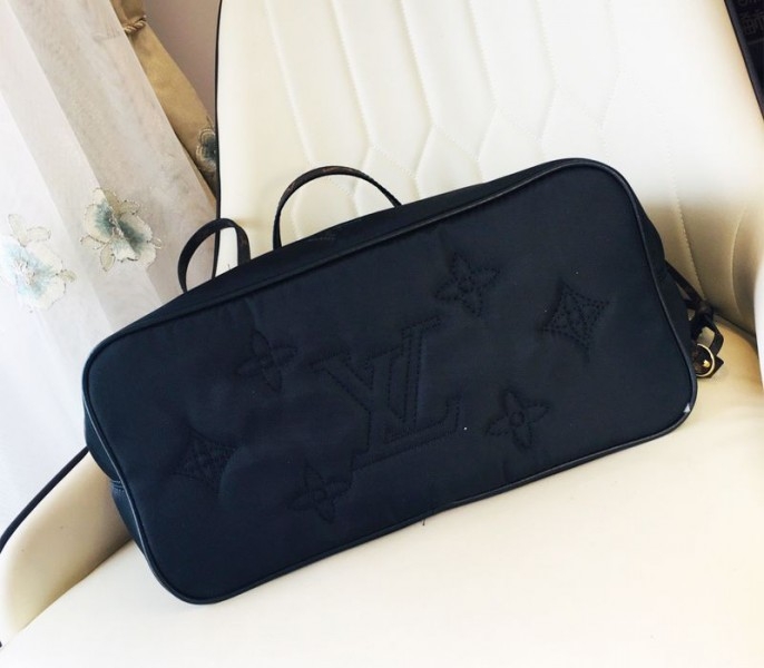 L0vis Vvtt0n Econyl Regenerated Nylon Neverfull MM Tote In Black
