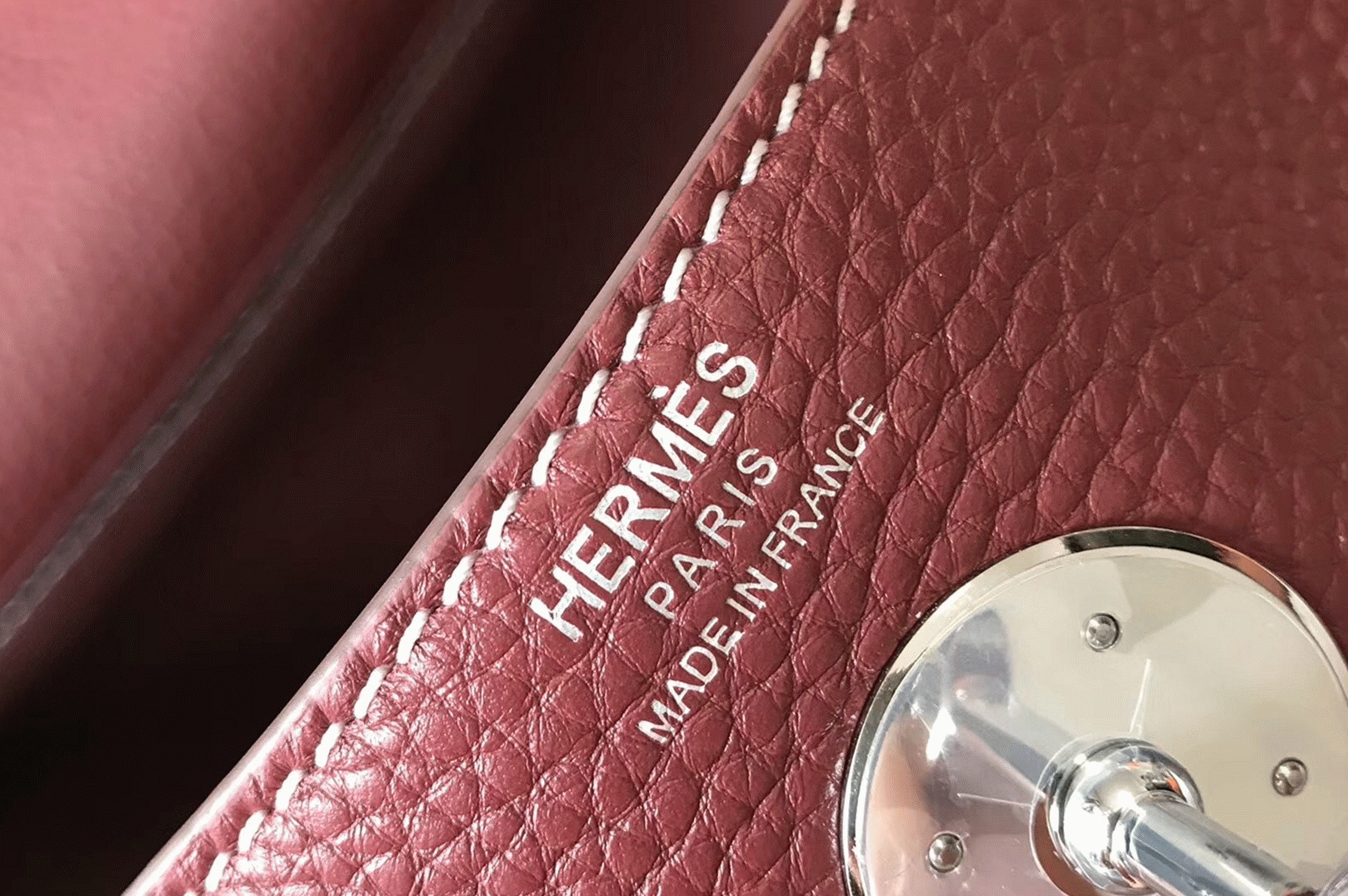 Knockoff H**me5 Lindy 26cm handbag in bordeaux