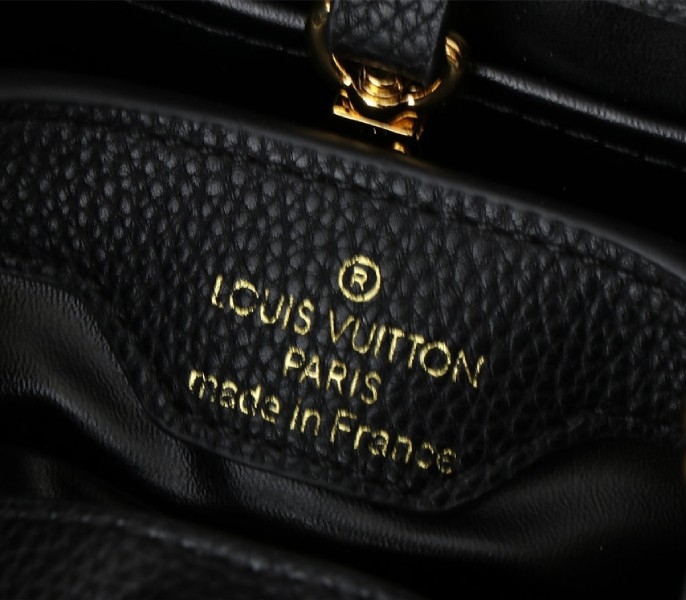 L0vis Vvtt0n Capucines BB Handbag In Black