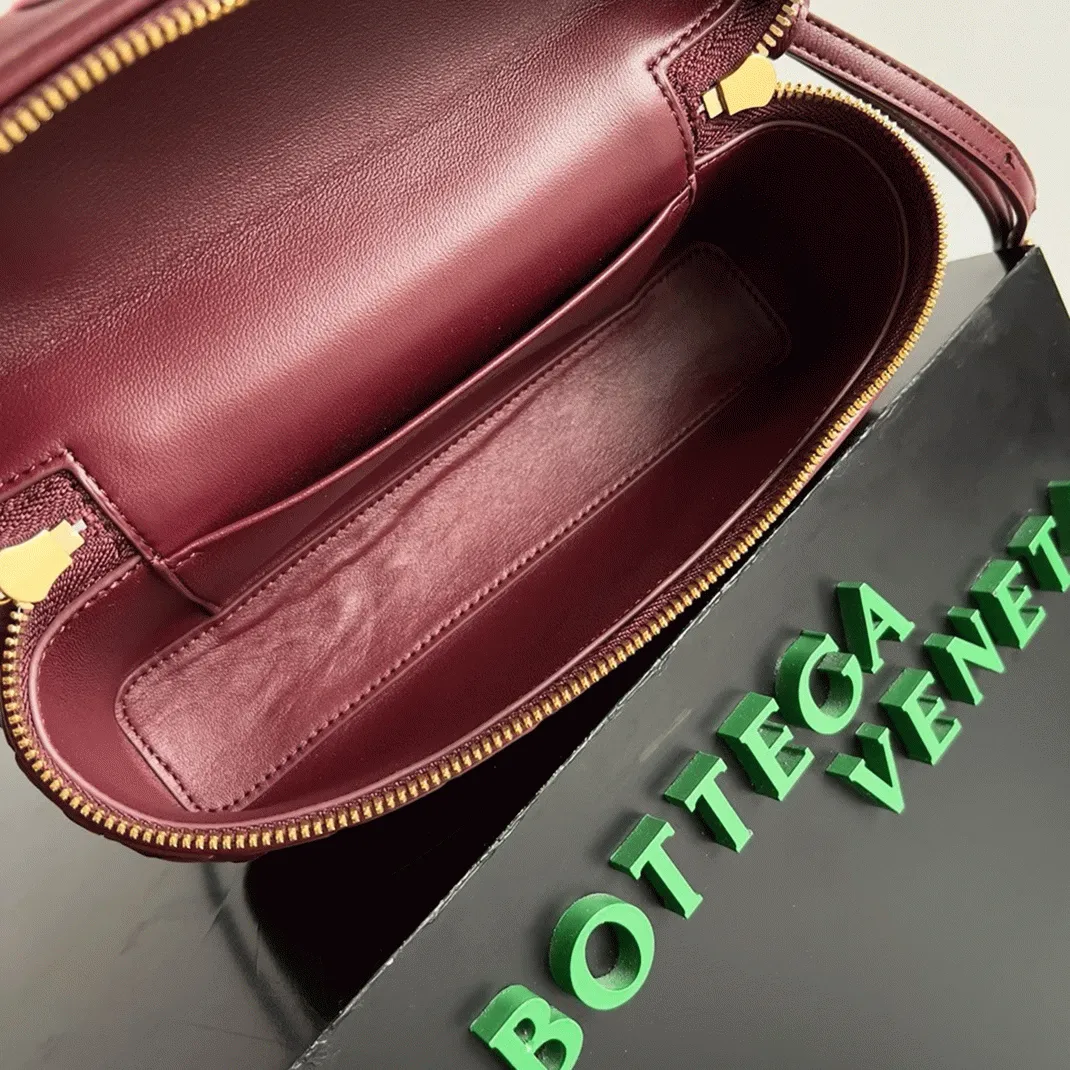 Fake B0tt*ga Ven*ta Bang Bang Vanity Case Cherry