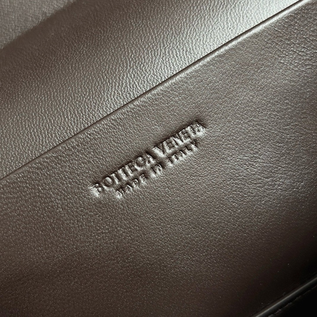 Replica B0tt*ga Ven*ta Bang Bang Vanity Case Fondant