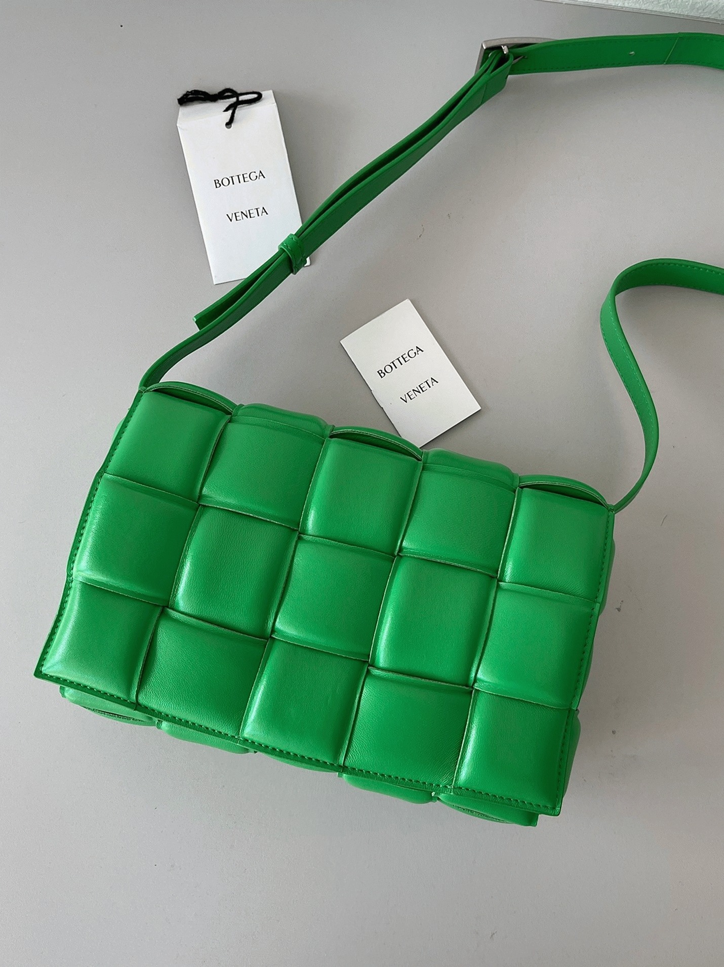 Top Quality Knockoff B0tt*ga Ven*ta Padded Cassette Bag In Parakeet