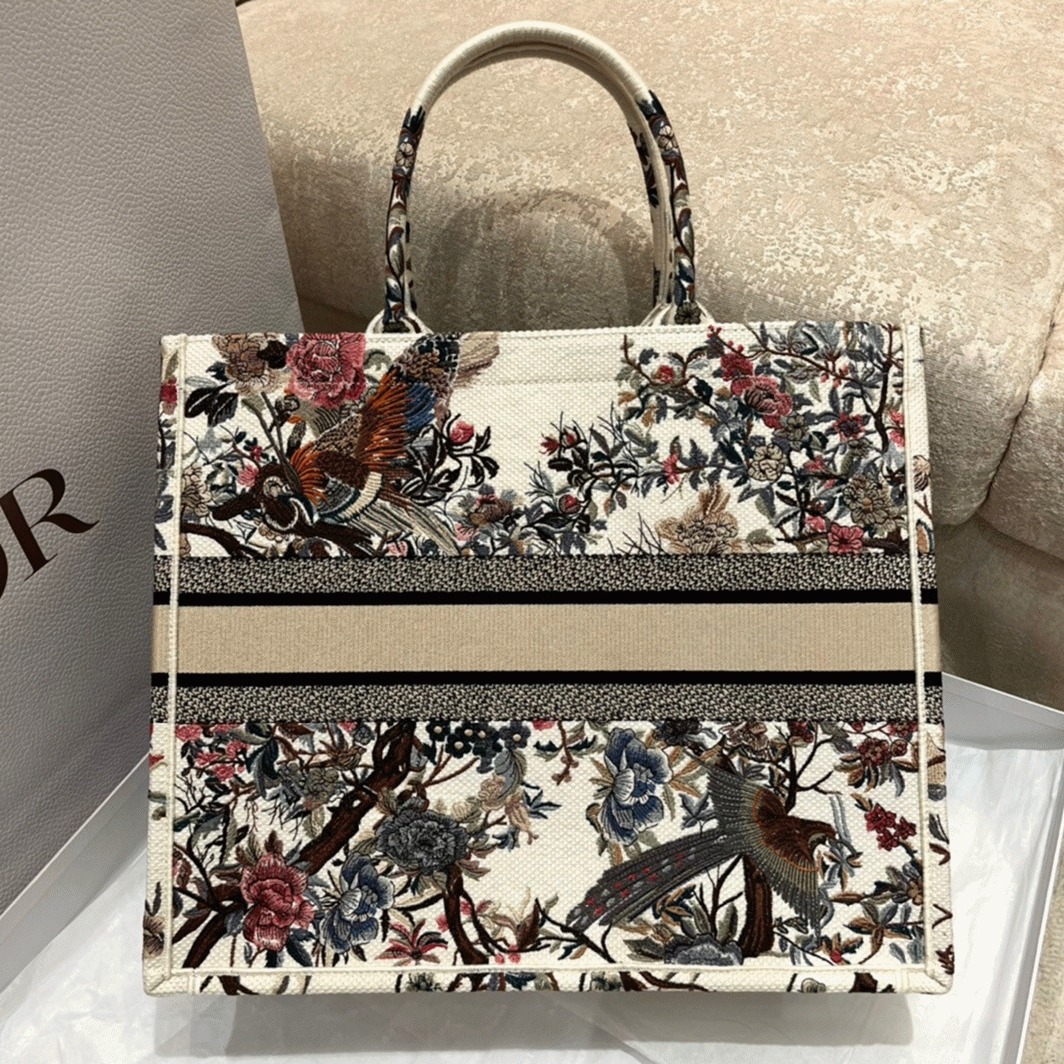 D10r Large Book Tote Bag Fake in White Jardin d Hiver Embroidery