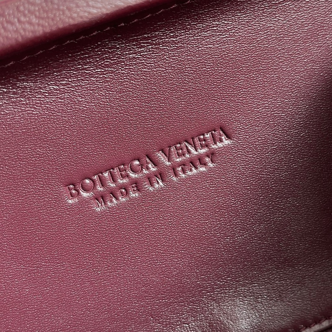 Fake B0tt*ga Ven*ta Knot Minaudiere Clutch Bordeaux