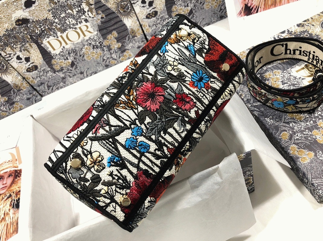 D10r Lady D-Lite Medium Bag Faux in Mille Fleurs Embroidery