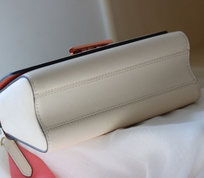 L0vis Vvtt0n Epi Leather Twist MM Handbag In Quartz White With Gradient Strap