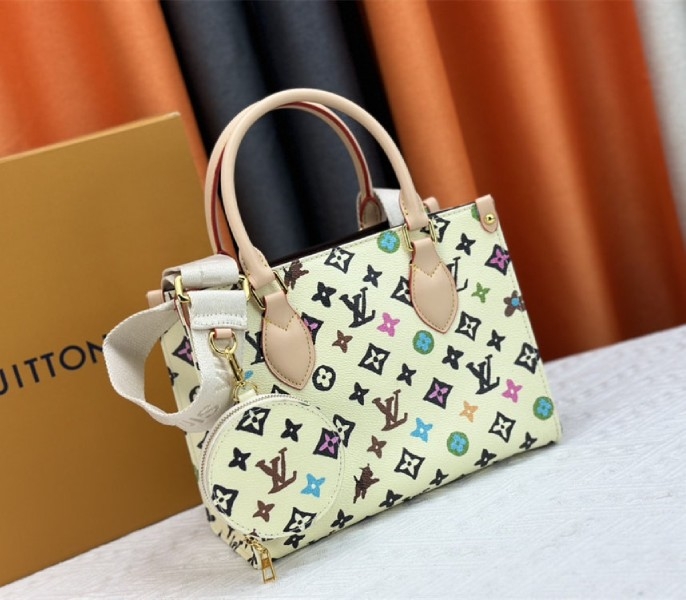 L0vis Vvtt0n Monogram Craggy Onthego PM Tote In Vanilla