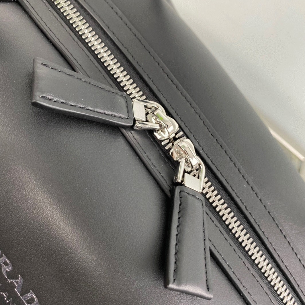 Pra*a S*pernova Medium Top Handle Bag Fake in Black