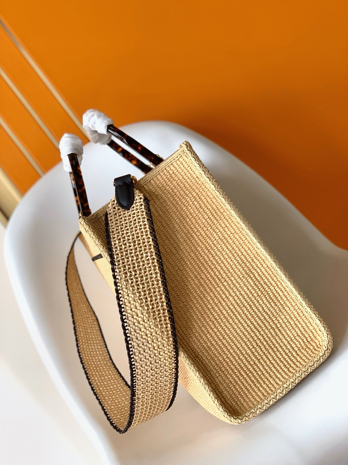 Top Quality Fake F**di Sunshine Medium Tote Bag in Black and Natural Straw