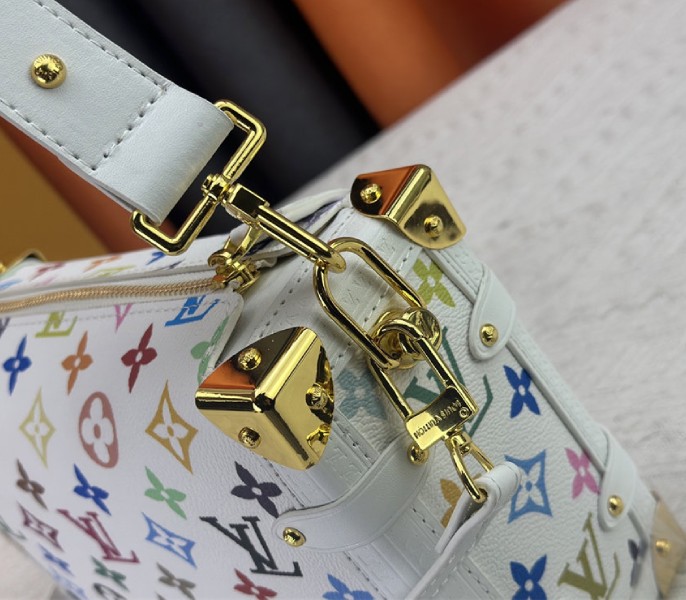 L0vis Vvtt0n X TM Multicolored Side Trunk MM In White