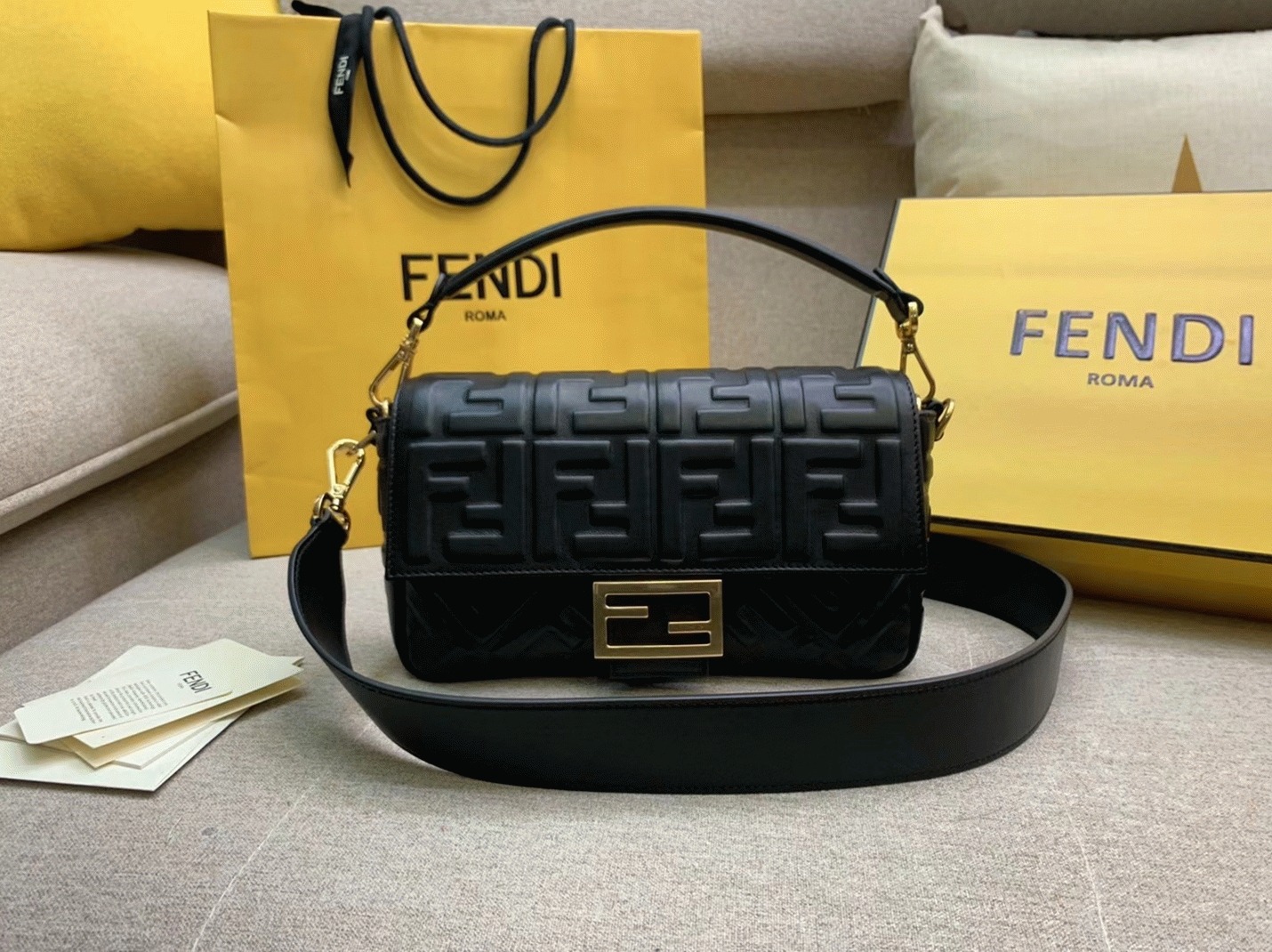 Top Quality Fake F**di Medium Baguette Bag In Black FF