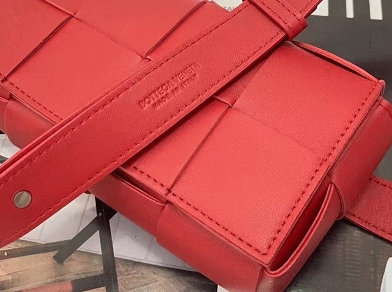 Replica B0tt*ga Ven*ta Cassette Belt Bag Red