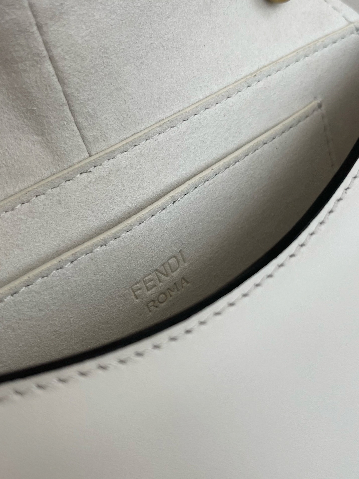 Top Quality Knockoff F**di C’mon Small Bag in White