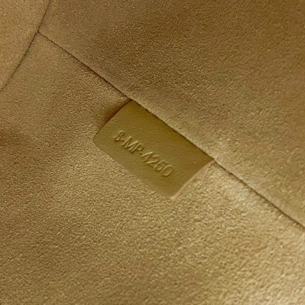 Top Quality Knockoff Ce1i*e Bucket 16 Bag In Yellow Soft Bare Calfskin